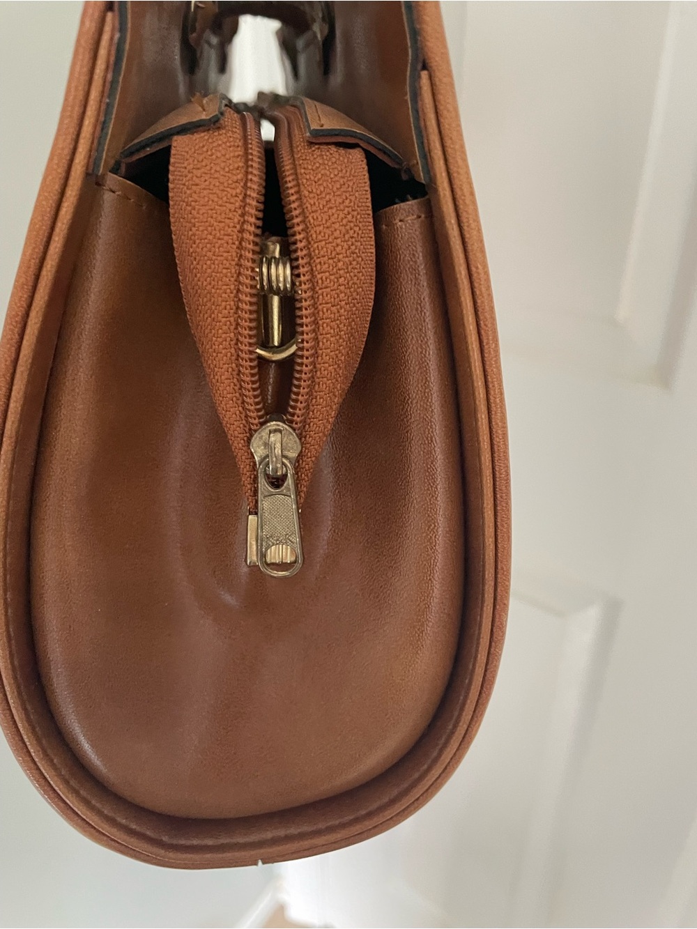 Unique Hand tooled Handbag - Picture 4 of 8
